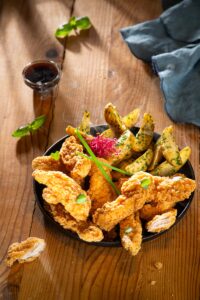 Crispy Strips cu sos de whisky de casa