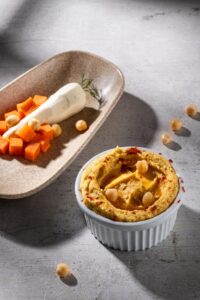 Humus cu rădăcinoase – gust cremos și echilibru nutrițional pentru campioni