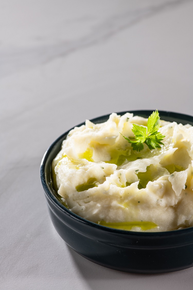Piure de cartofi pufos și cremos – rețetă simplă pentru garnitură delicioasă