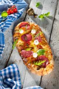 Pizza Bianca cu salam pizza Agricola