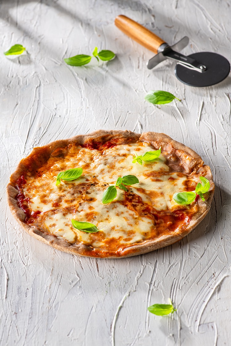 Pizza Margherita clasică – rețeta campionilor