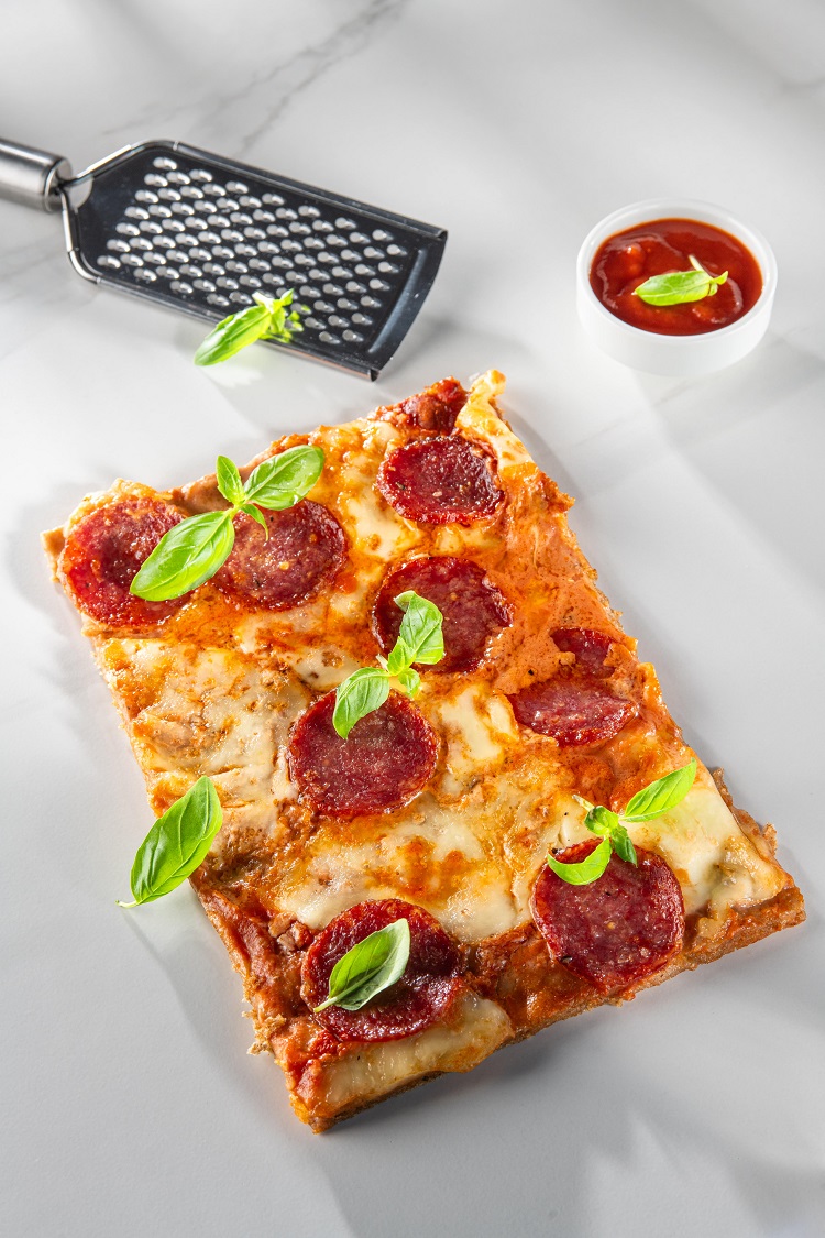 Pizza cu blat din făină integrală