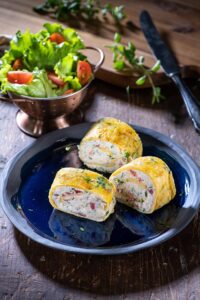 Wrap din omletă cu ricotta și mozzarella